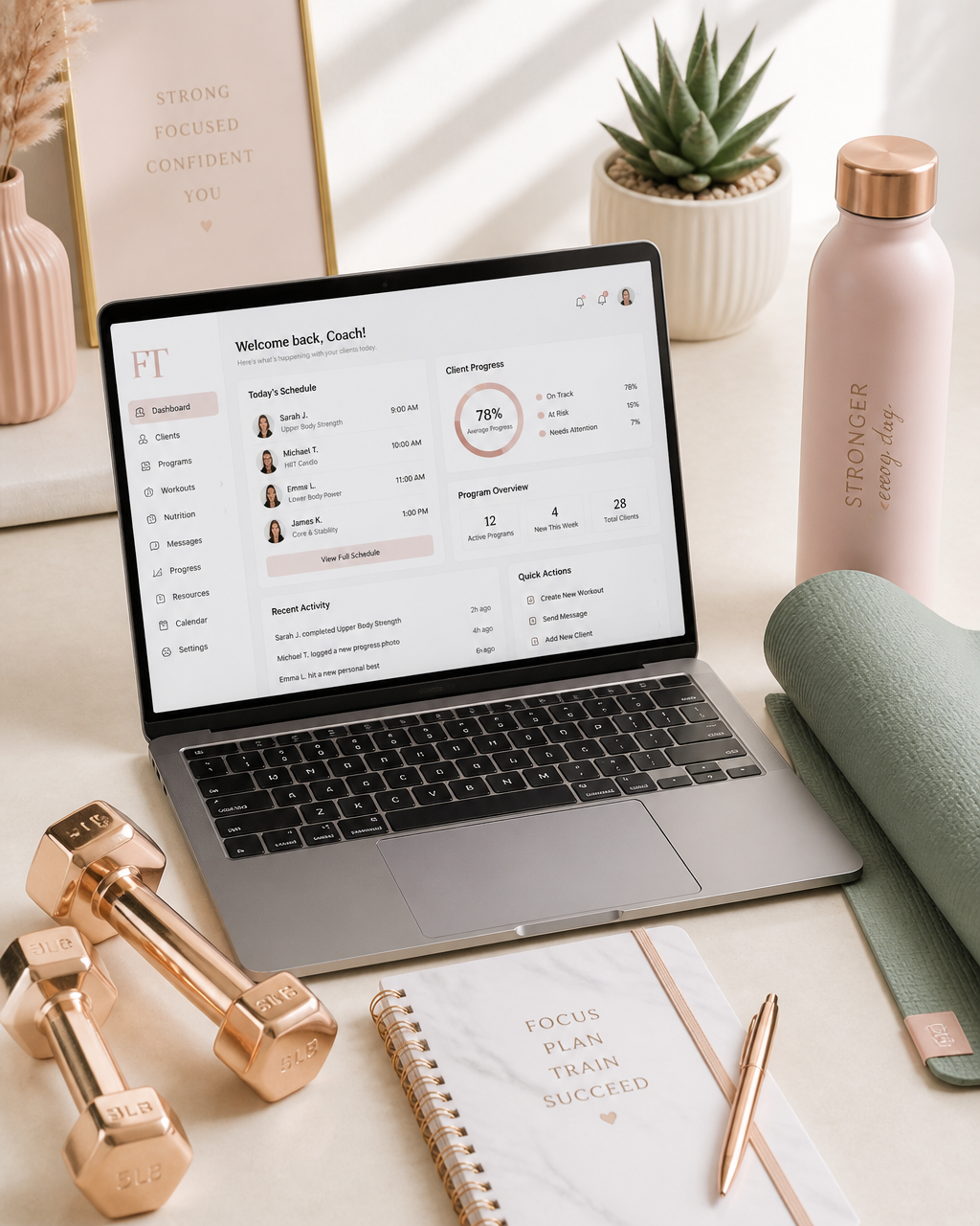 Personal training online — allenamento a distanza con laptop